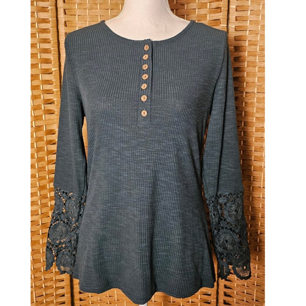 Kancystore Green Henley Top Lace Sleeves L NWT
